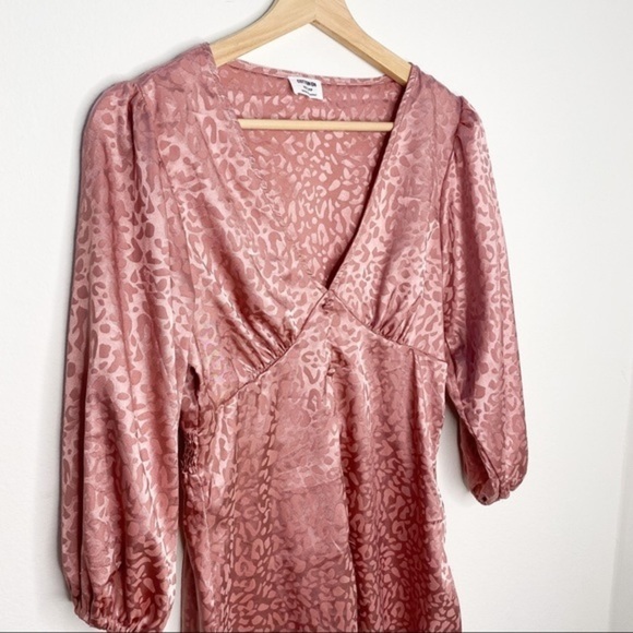 Cotton On Satin material leopard print mini dress - Picture 2 of 7